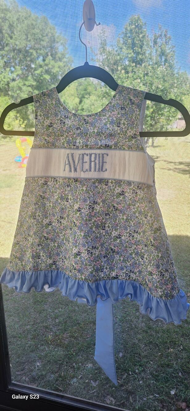 74.  Busy bee Smock top size 7 "Averie"